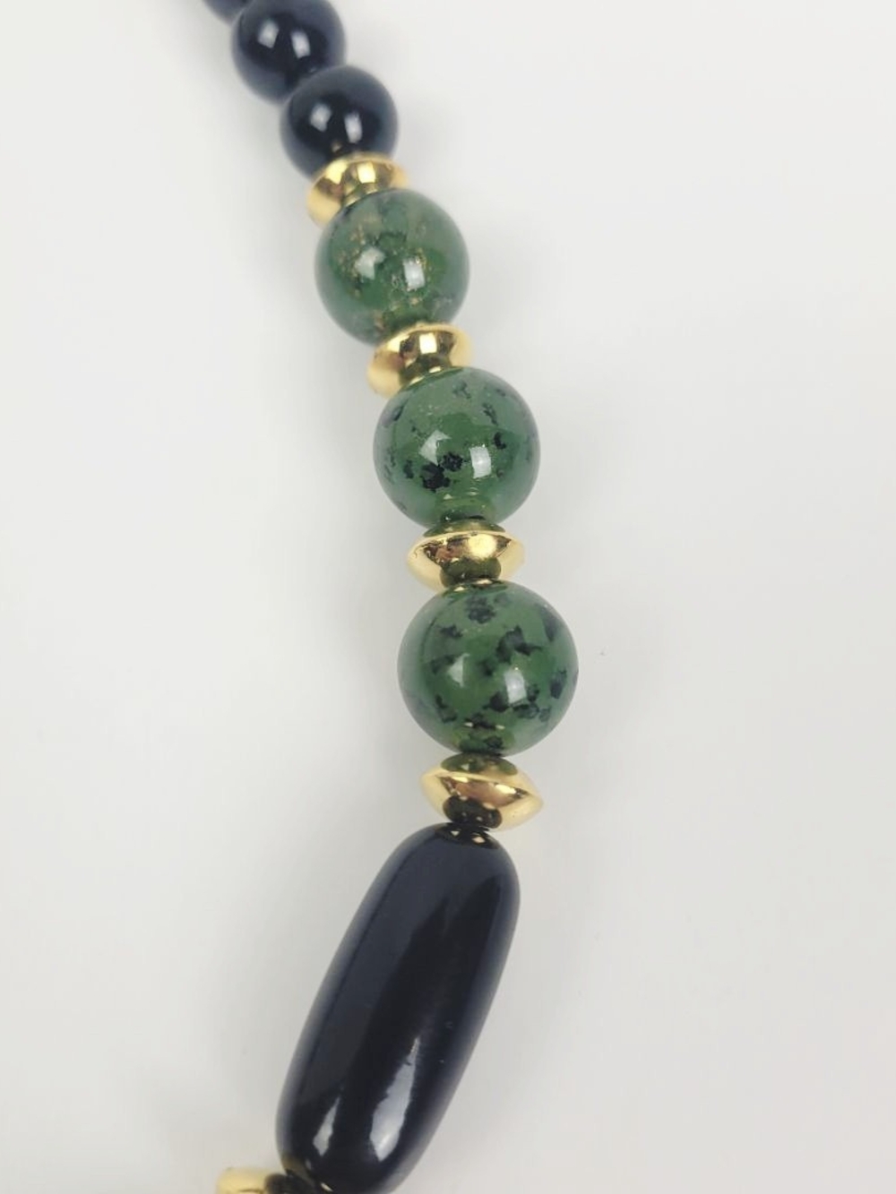 Vtg 80s~Faux Jade Chunky Statement Necklace~Plastic Graduating Beads~24" - Picture 5 of 9